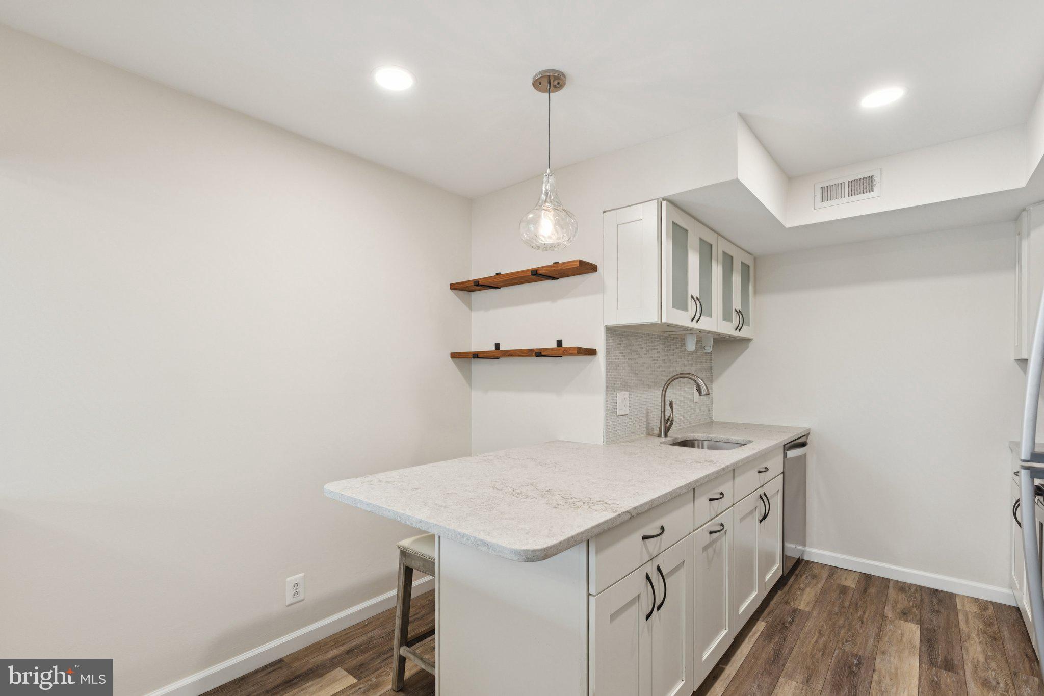 115 E Kings Hwy #420