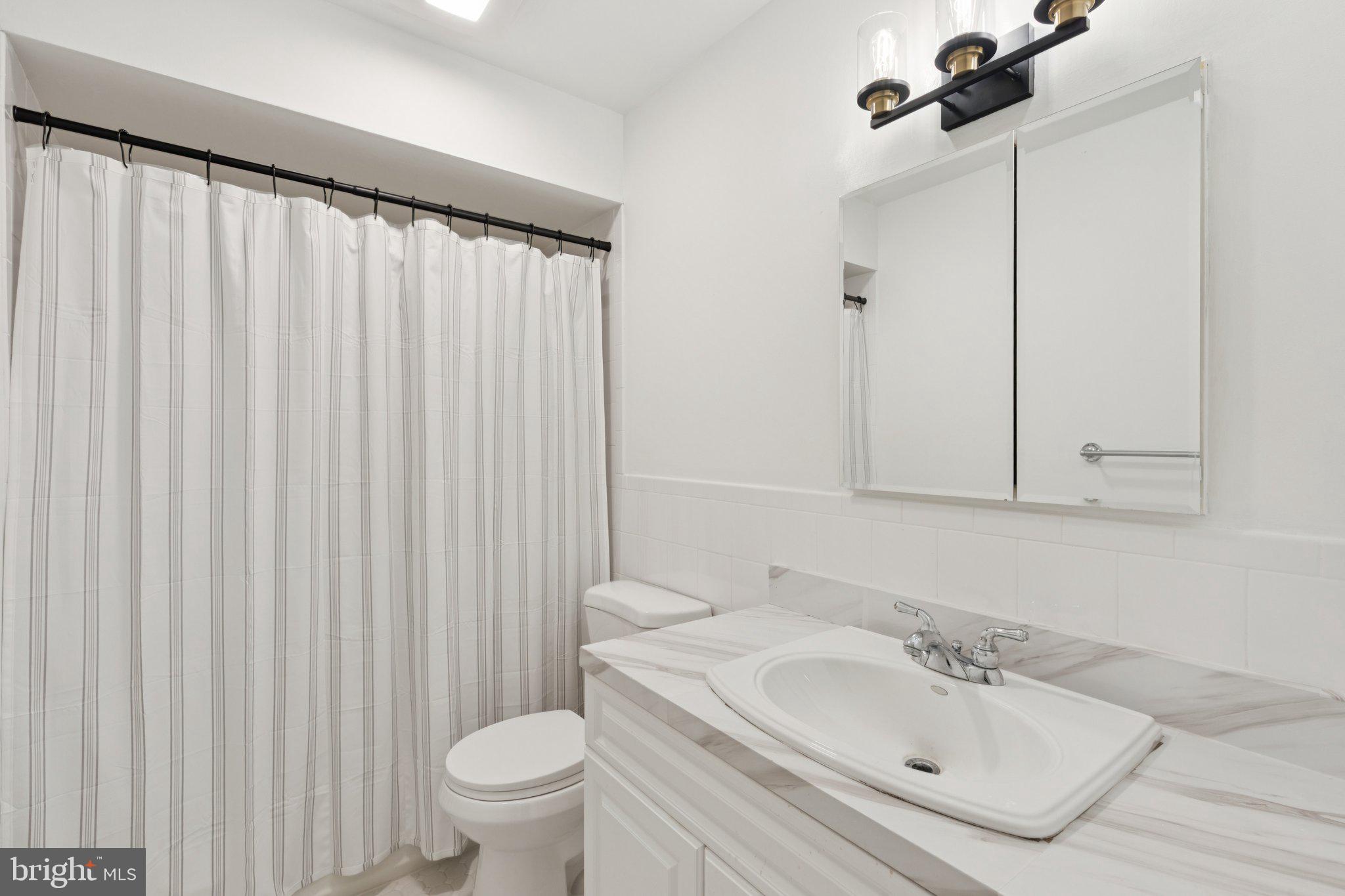 115 E Kings Hwy #420