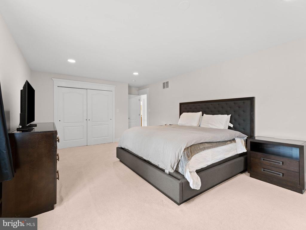 236 CARRIAGE HILL DRIVE