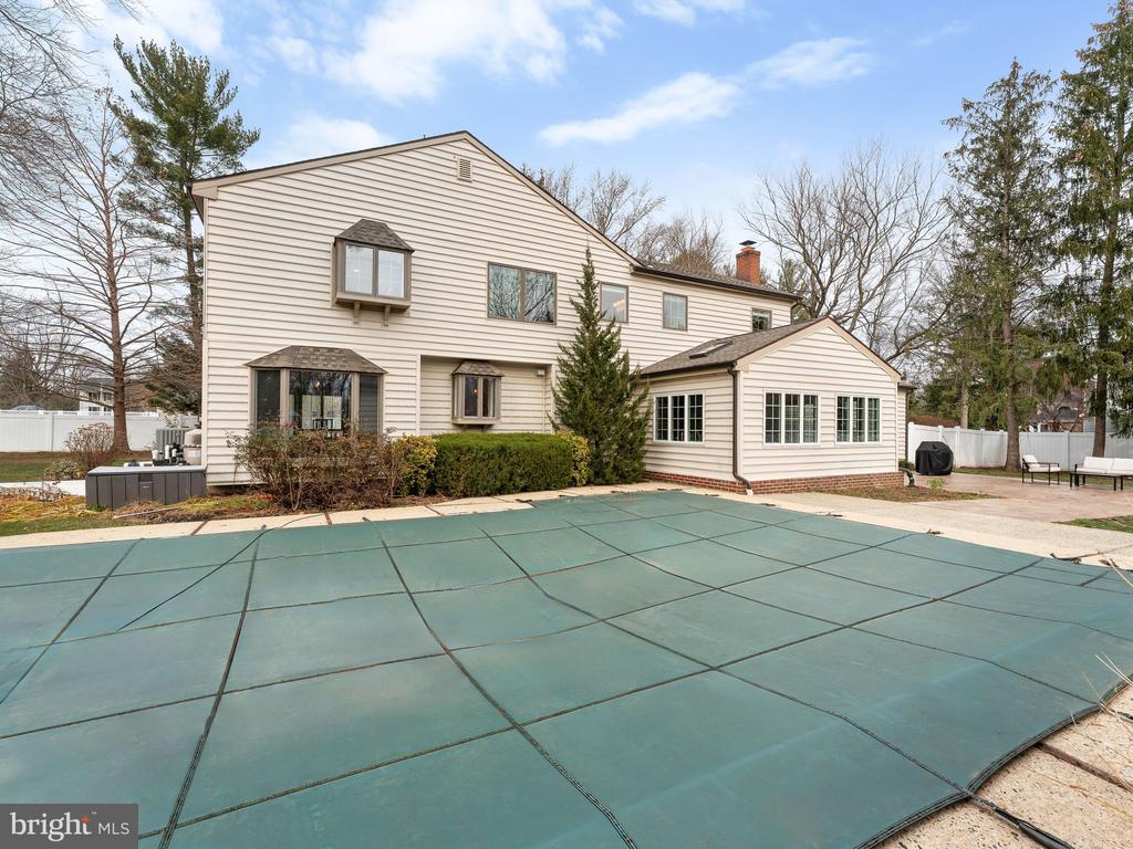 236 CARRIAGE HILL DRIVE