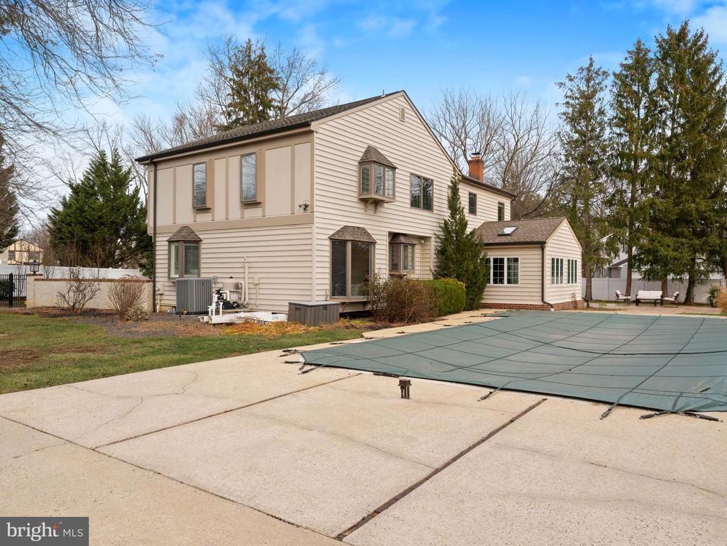 236 CARRIAGE HILL DRIVE