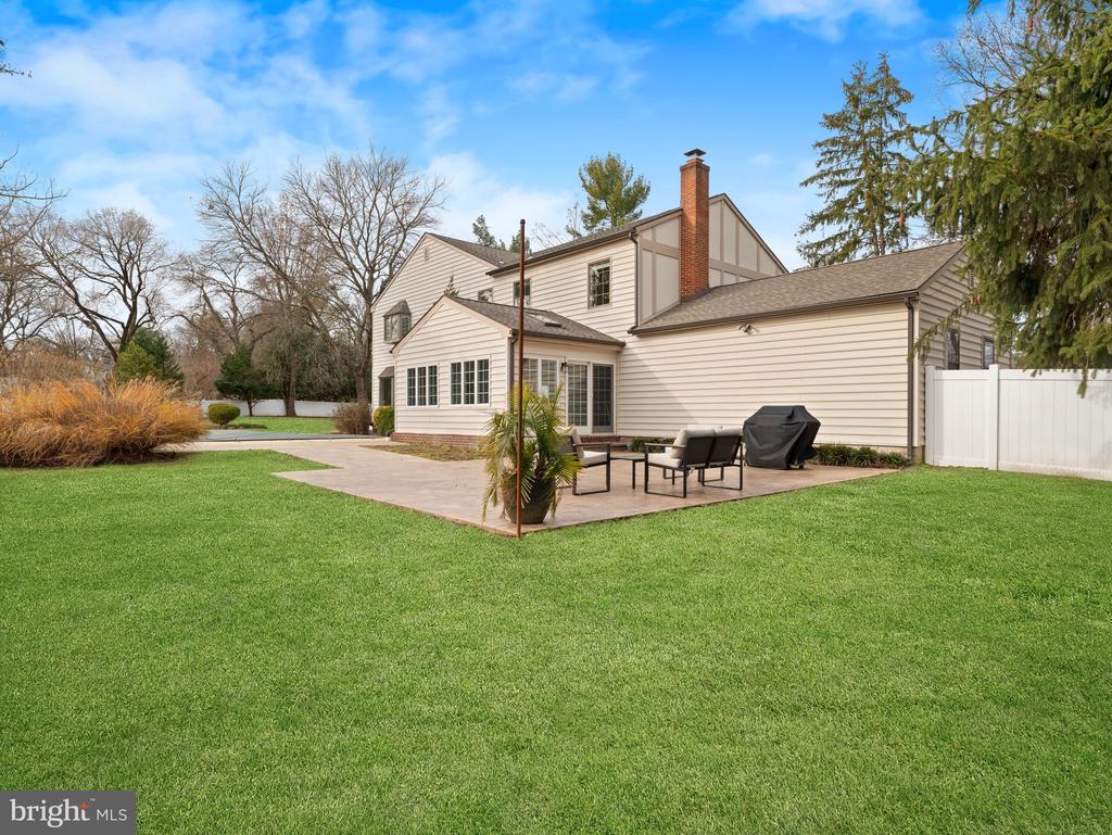 236 CARRIAGE HILL DRIVE