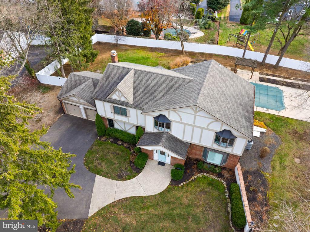 236 CARRIAGE HILL DRIVE