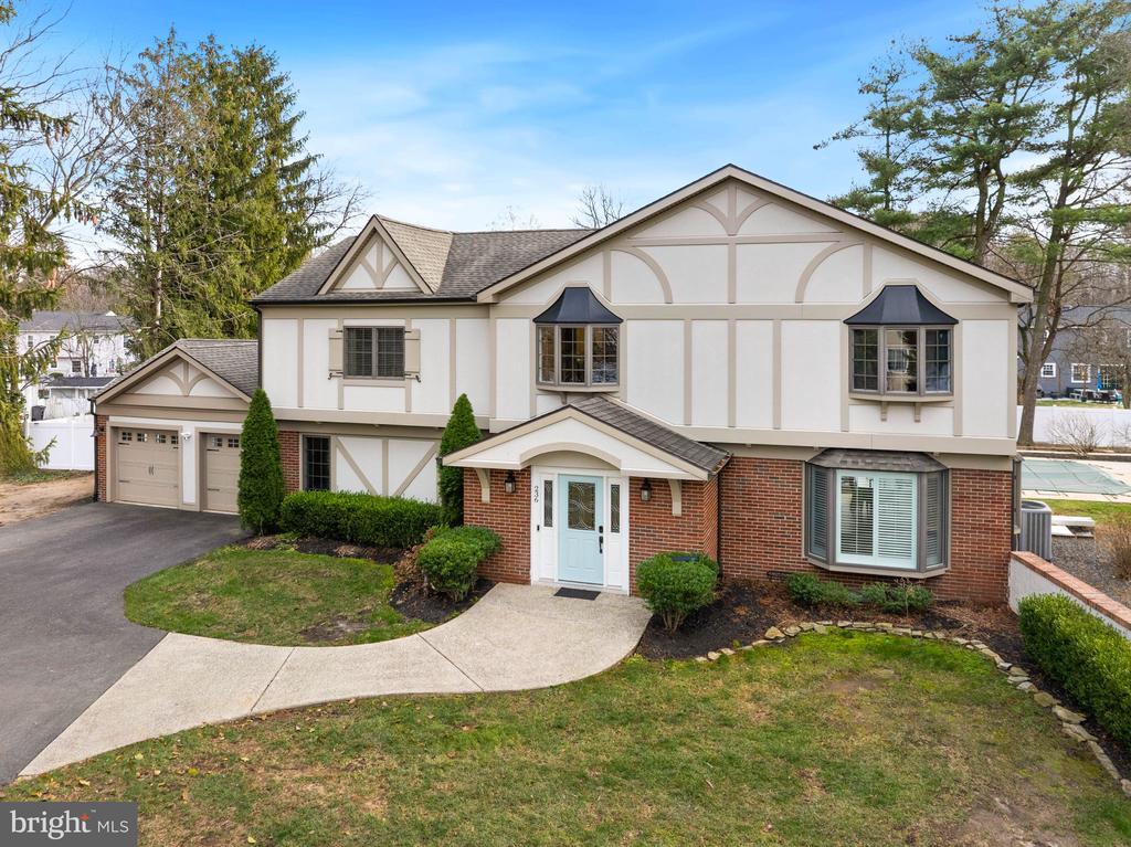 236 CARRIAGE HILL DRIVE