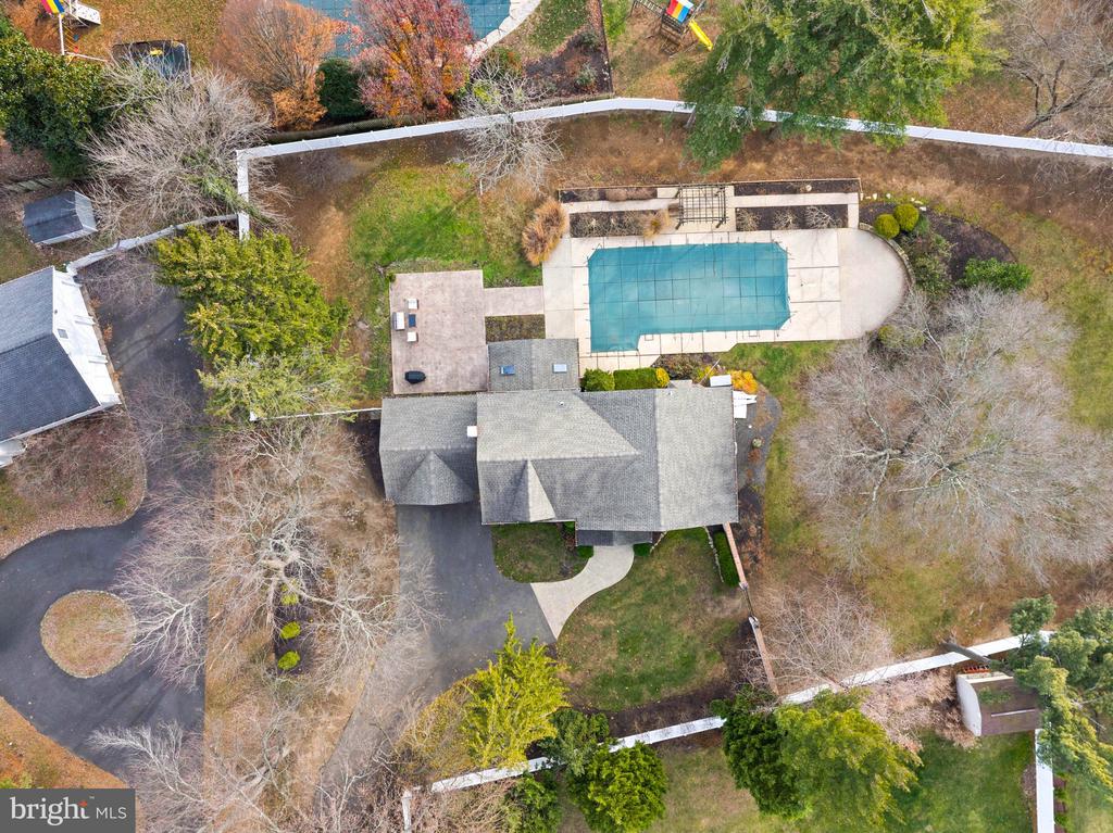 236 CARRIAGE HILL DRIVE