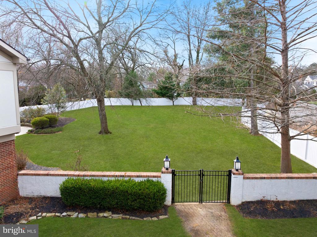 236 CARRIAGE HILL DRIVE