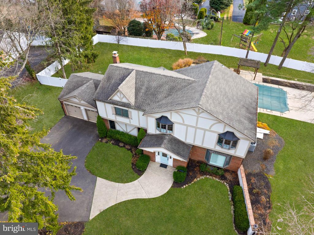 236 CARRIAGE HILL DRIVE