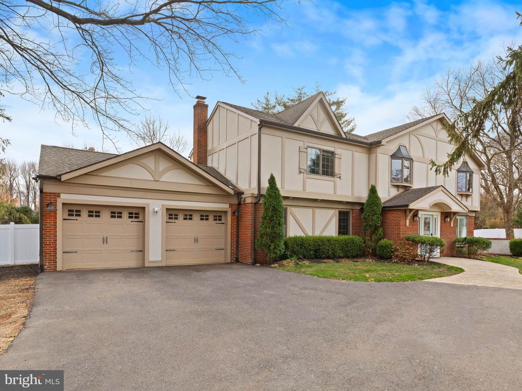 236 CARRIAGE HILL DRIVE