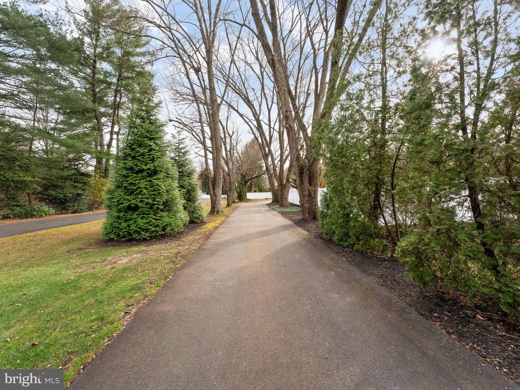 236 CARRIAGE HILL DRIVE