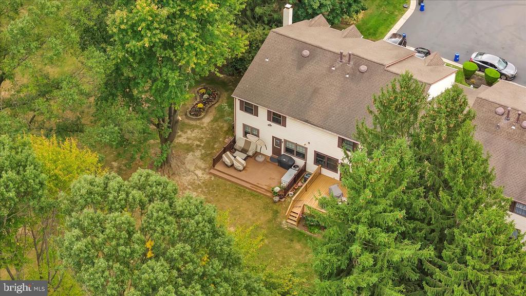 16 Greensward Ln