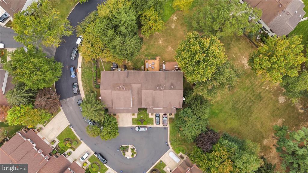 16 Greensward Ln
