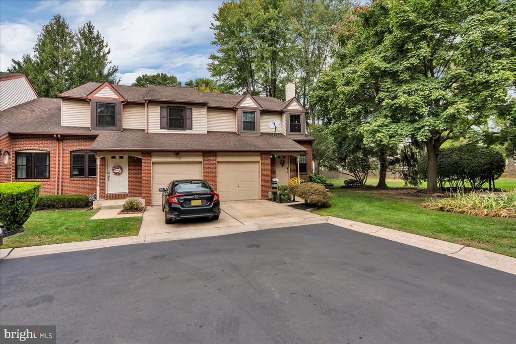 16 Greensward Ln