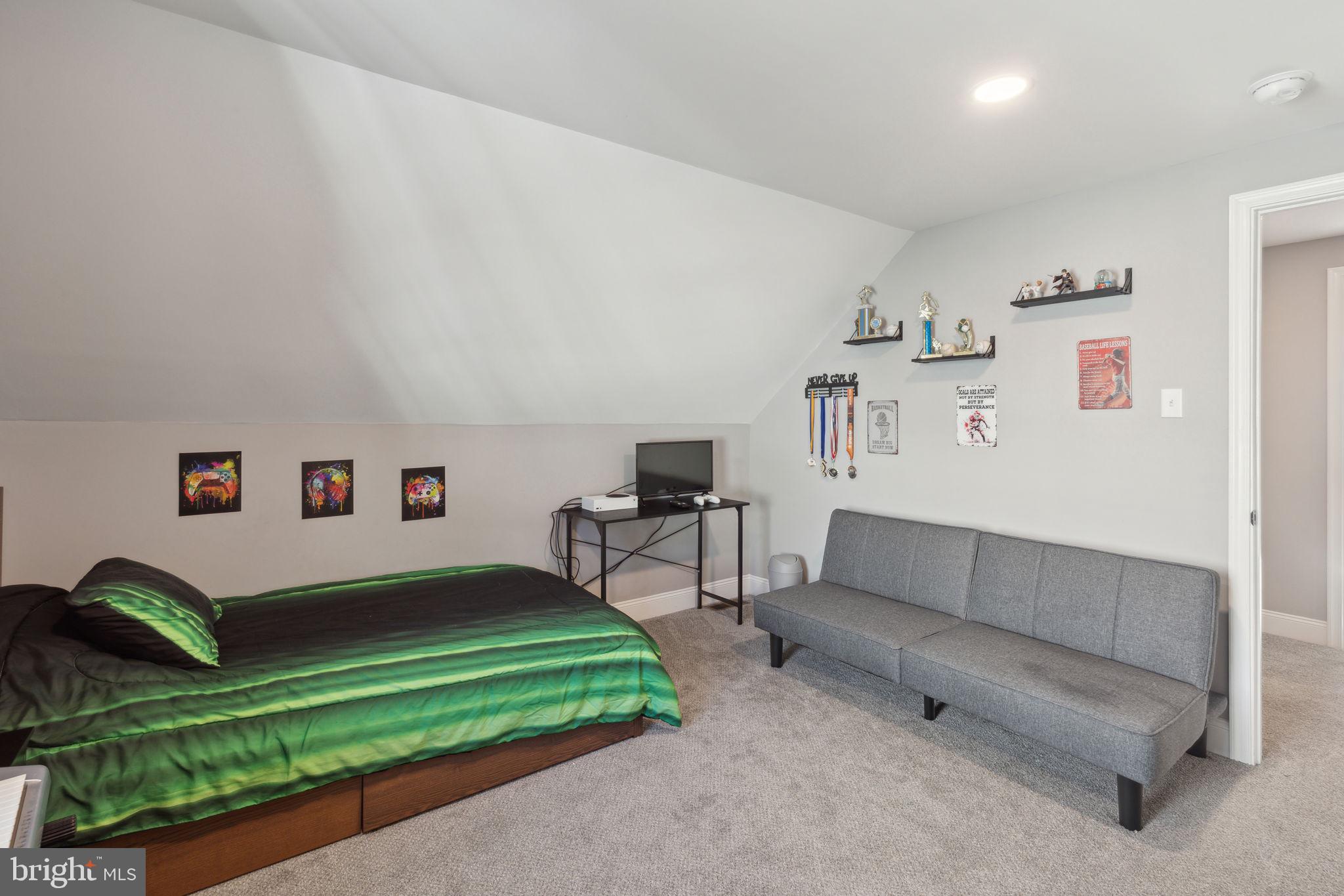1935 Maple Ave