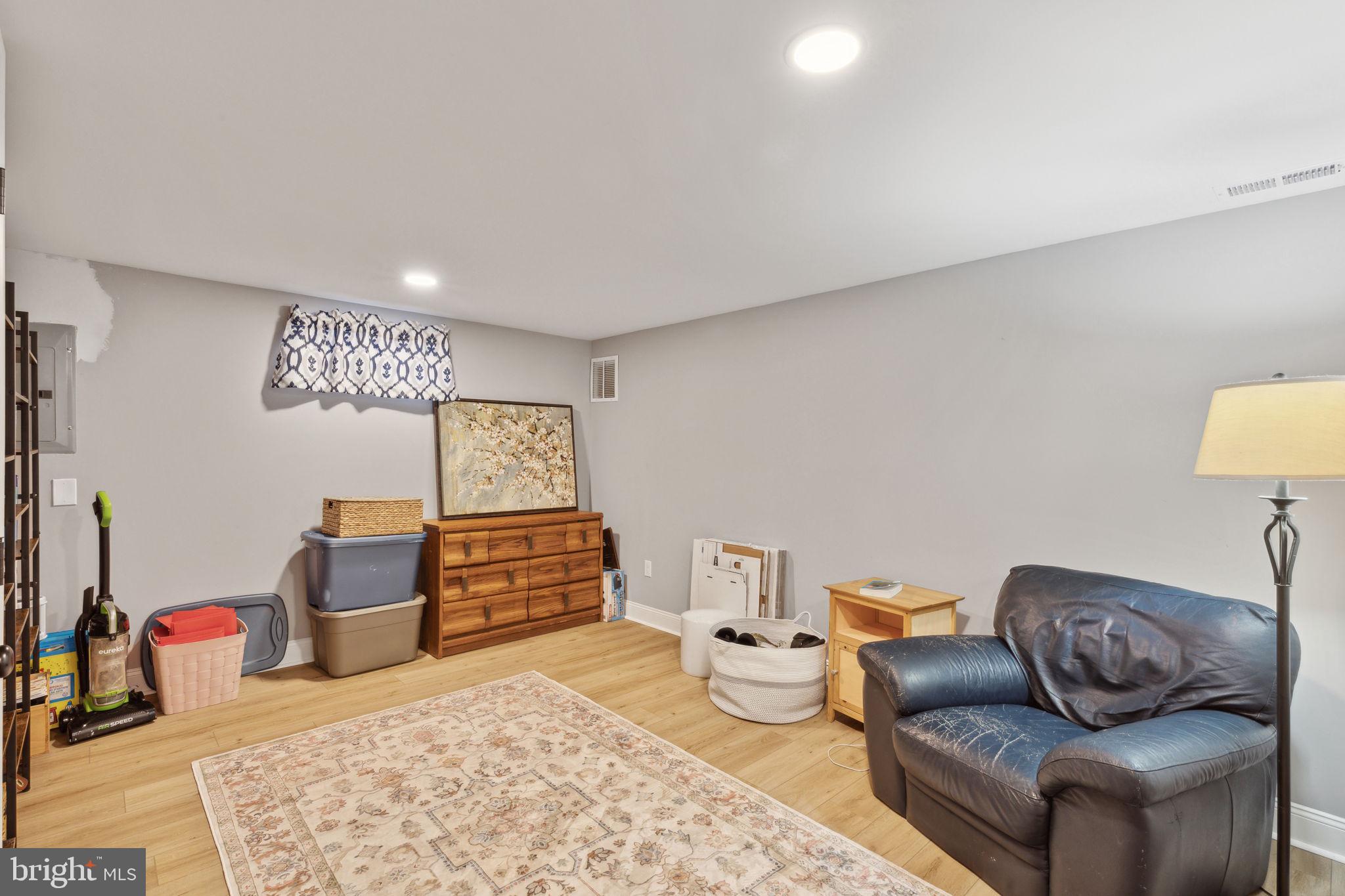 1935 Maple Ave