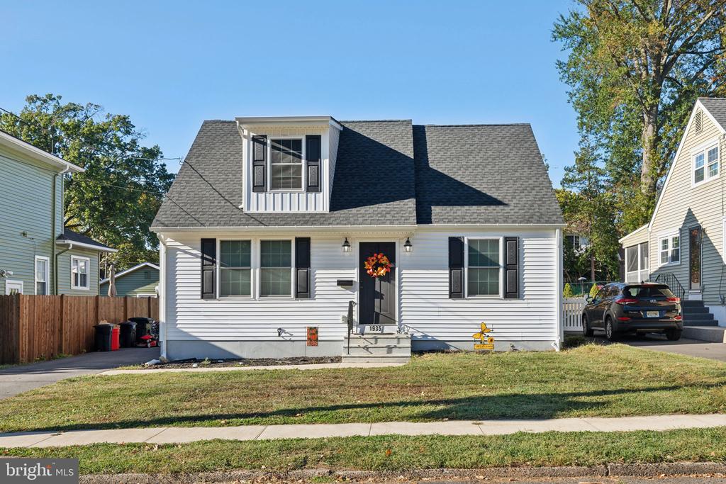 1935 Maple Ave