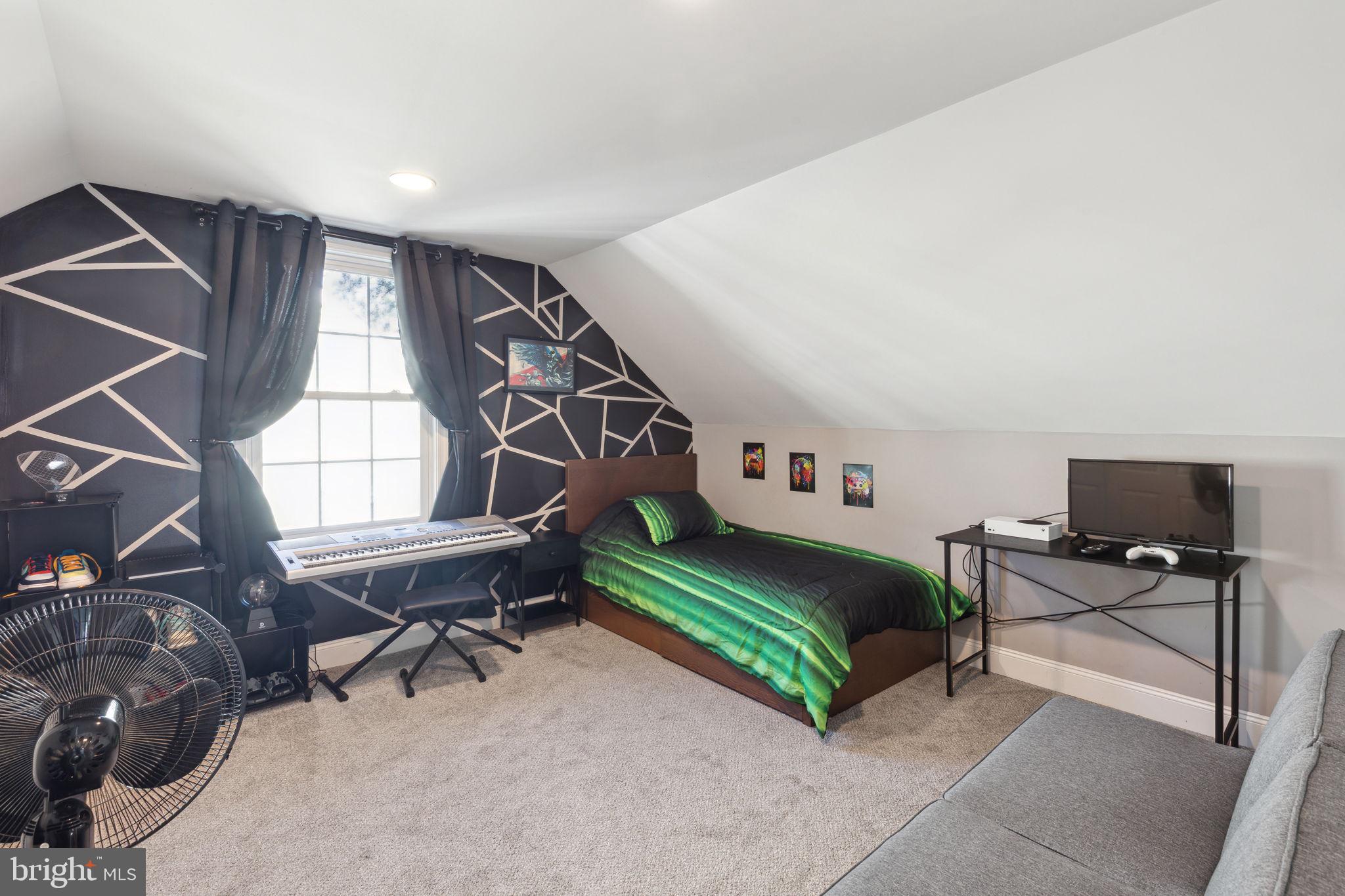 1935 Maple Ave