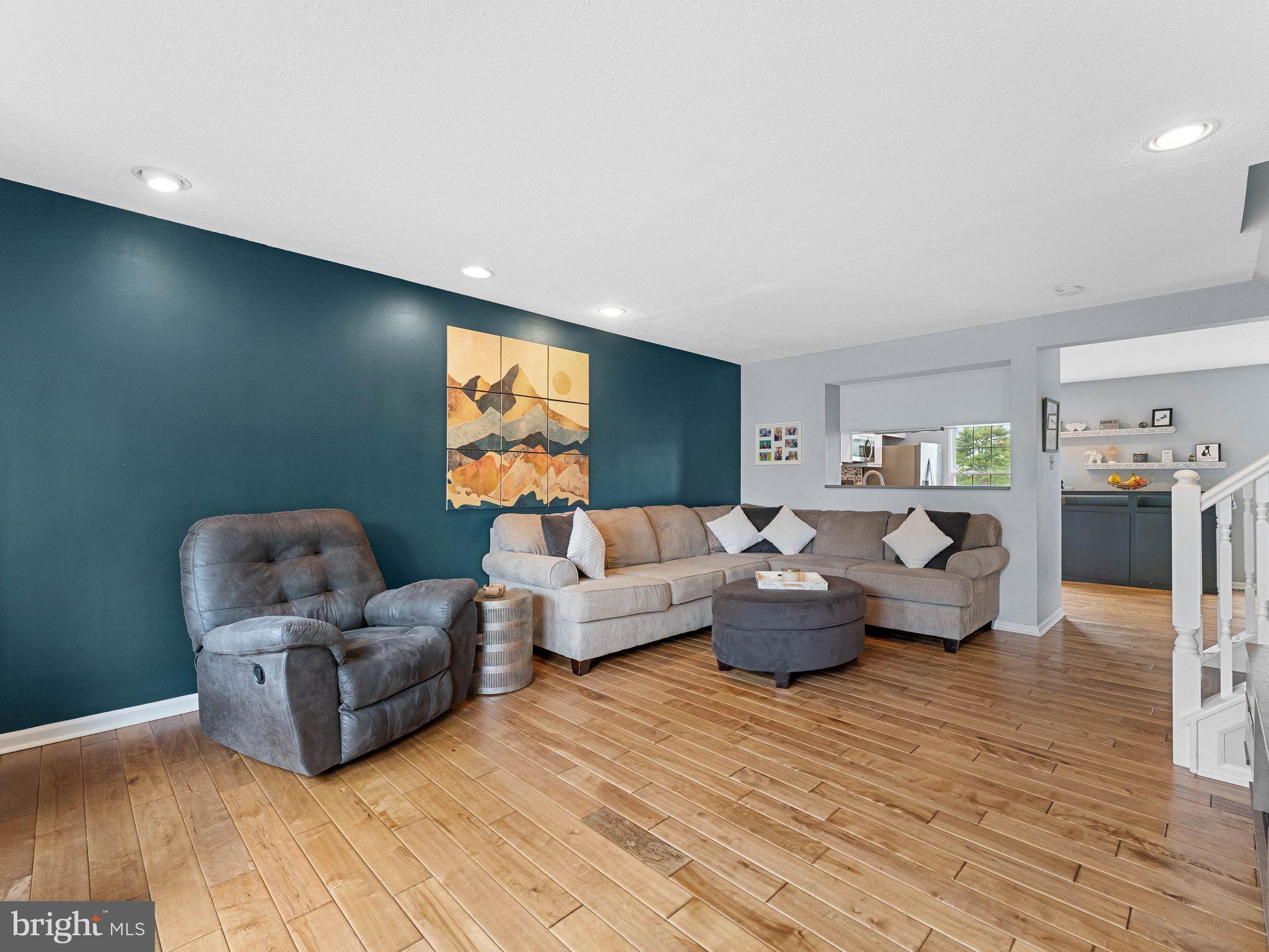 72 PEBBLE LANE