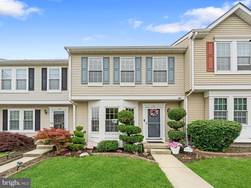 72 PEBBLE LANE