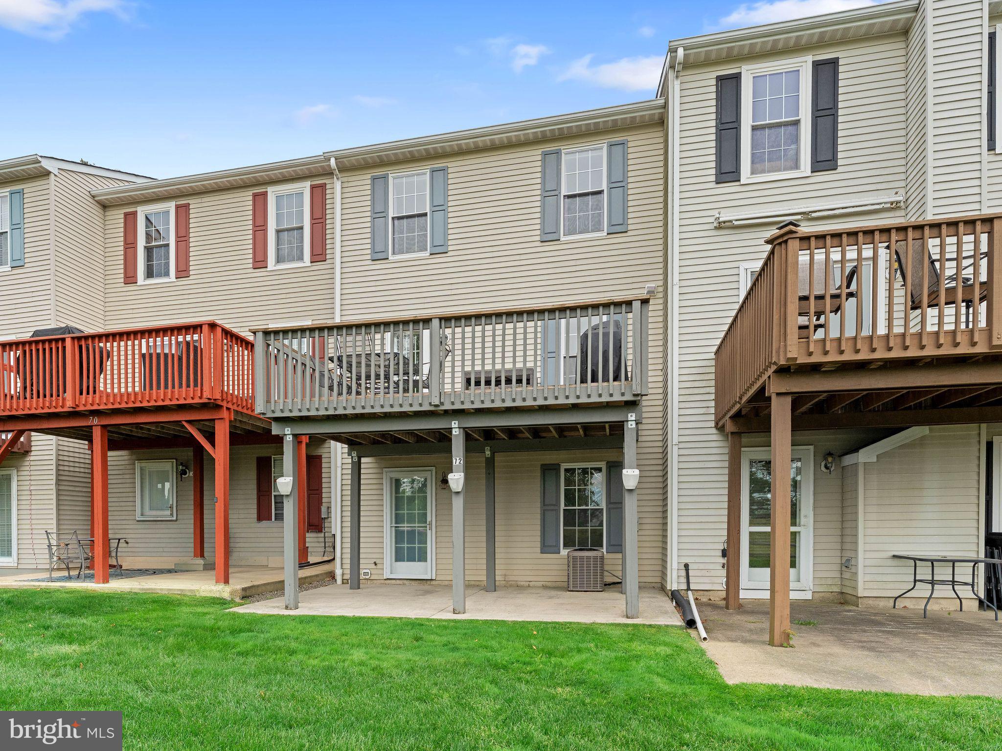 72 PEBBLE LANE