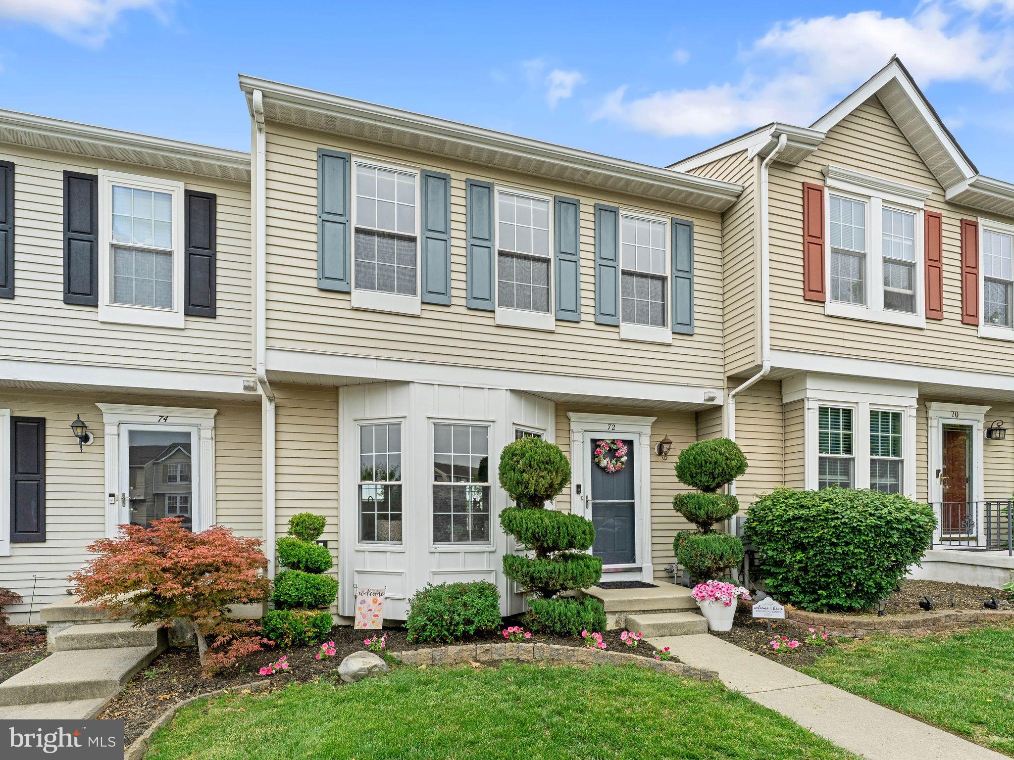 72 PEBBLE LANE