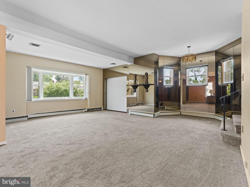 1211 ELDRIDGE AVENUE