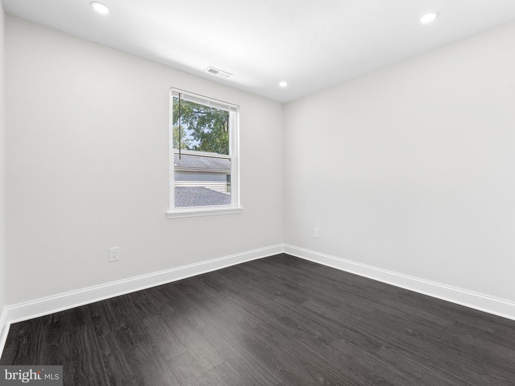 209 BRIARWOOD AVENUE