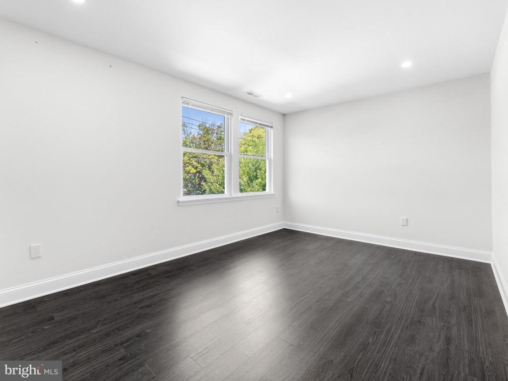 209 BRIARWOOD AVENUE