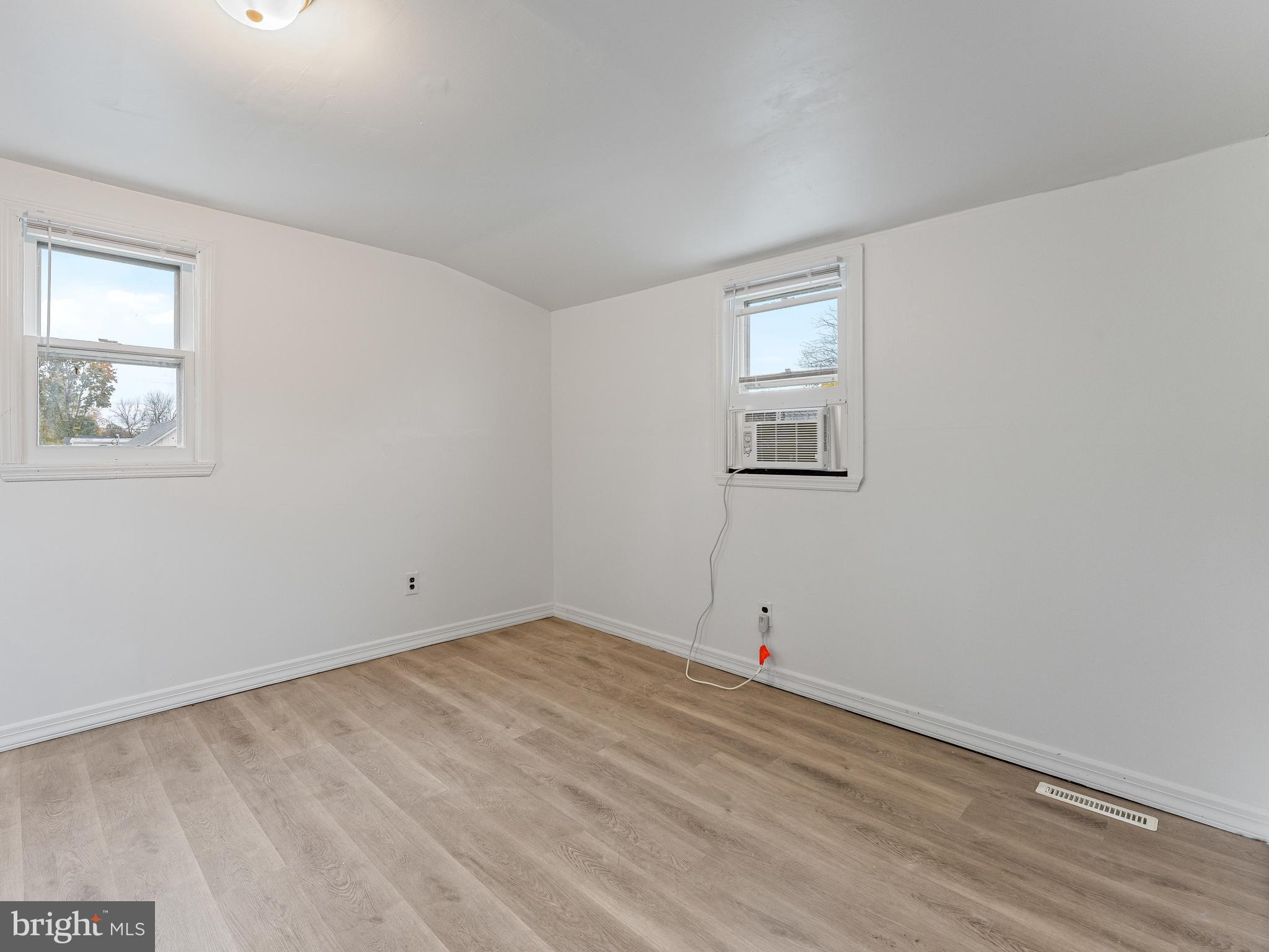 17 Chester Ave