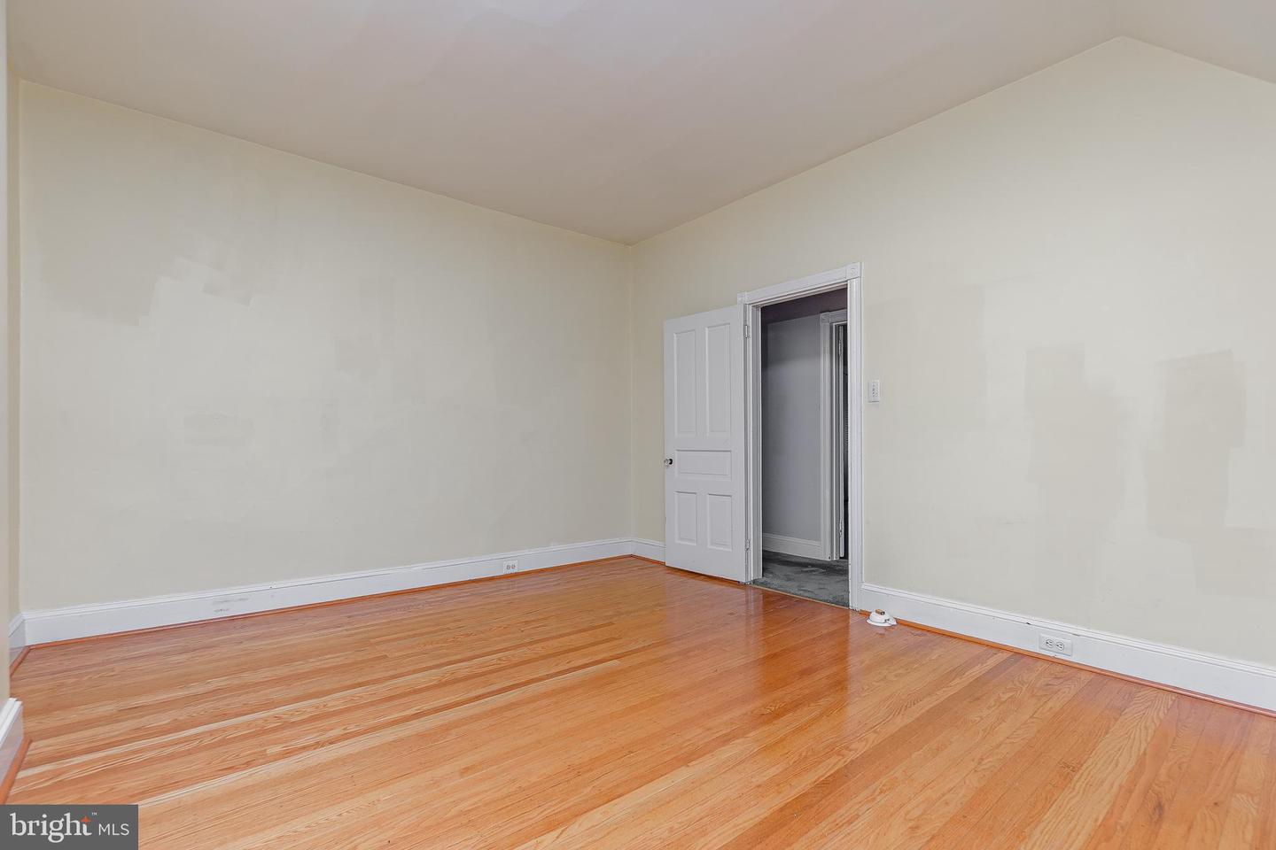 35 W la Crosse Ave #A