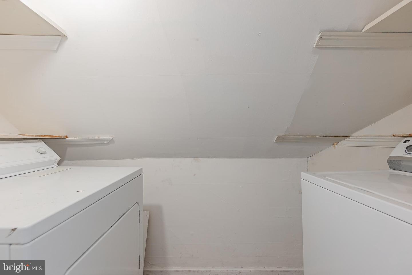 35 W la Crosse Ave #A