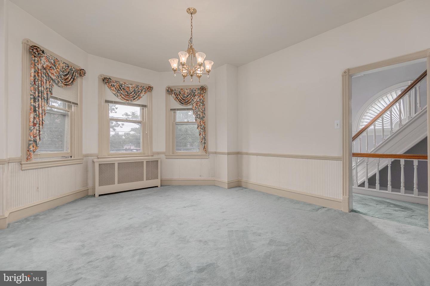 35 W la Crosse Ave #A