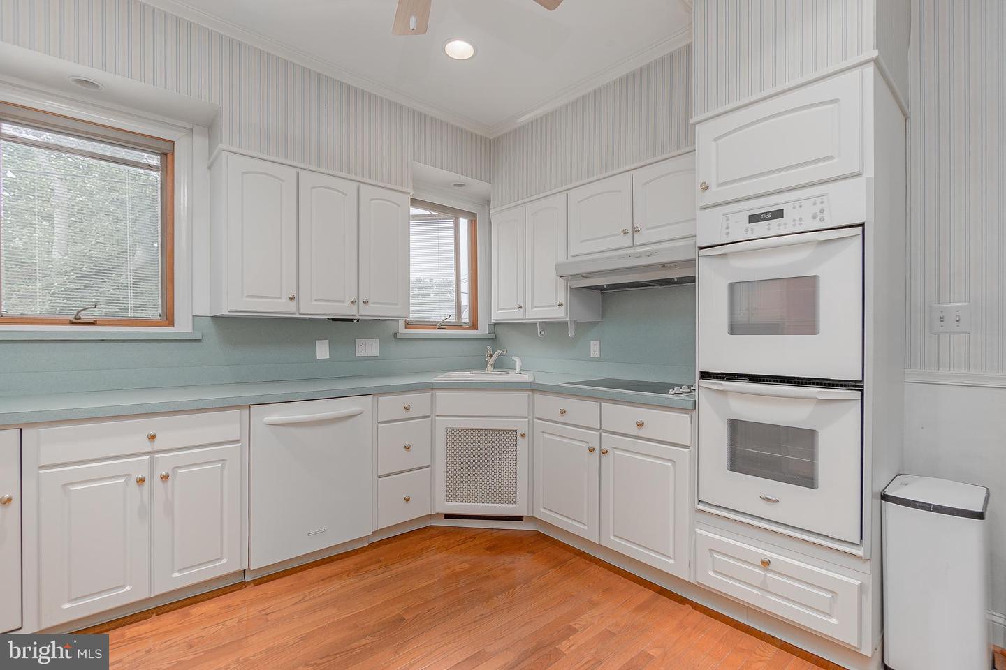 35 W la Crosse Ave #A