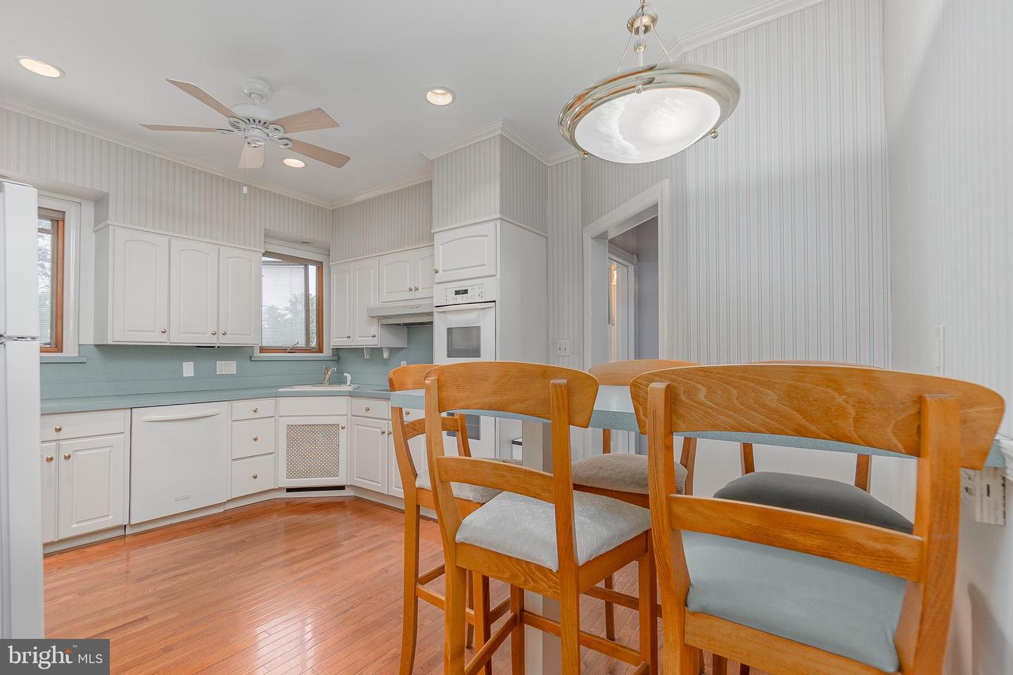 35 W la Crosse Ave #A