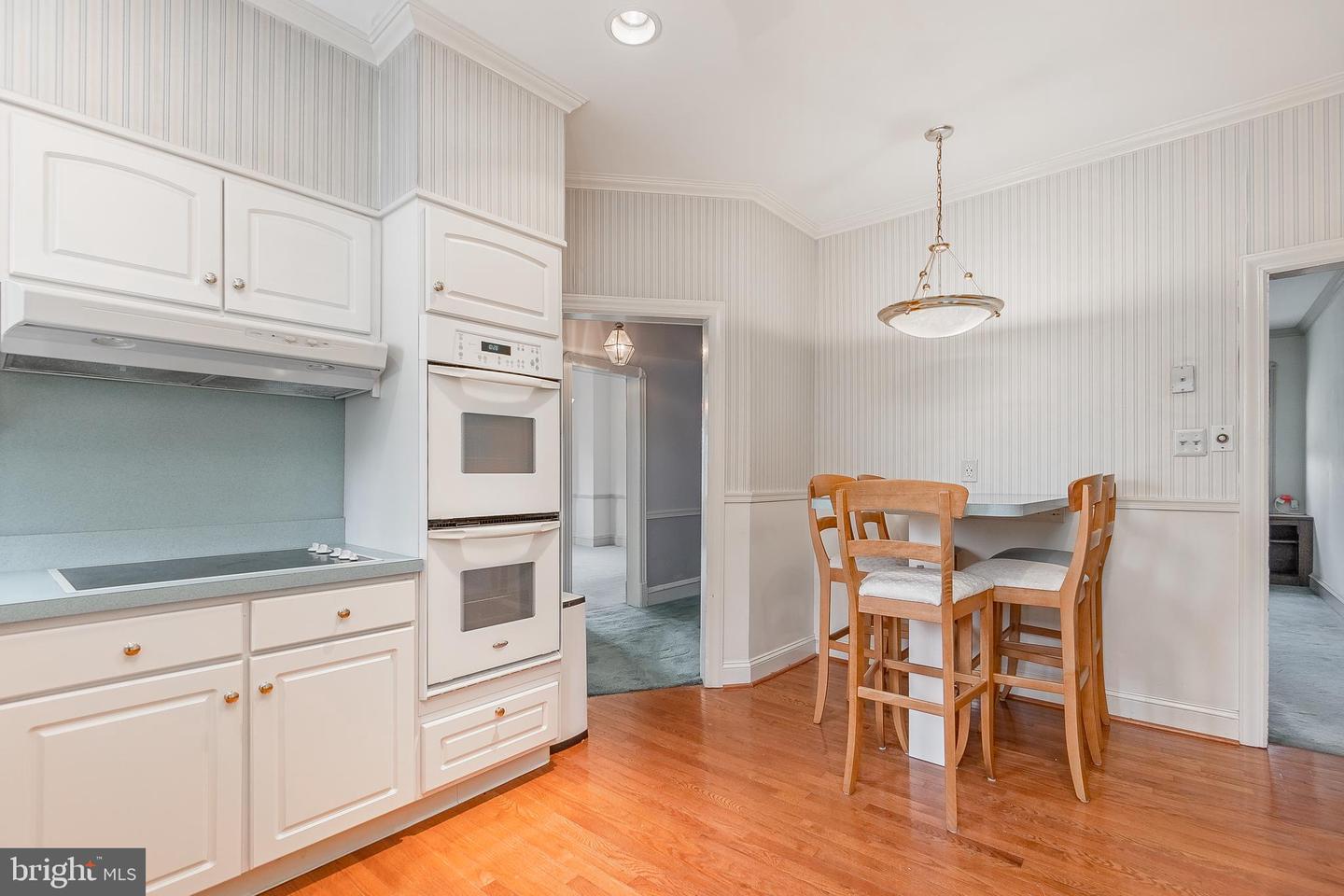 35 W la Crosse Ave #A