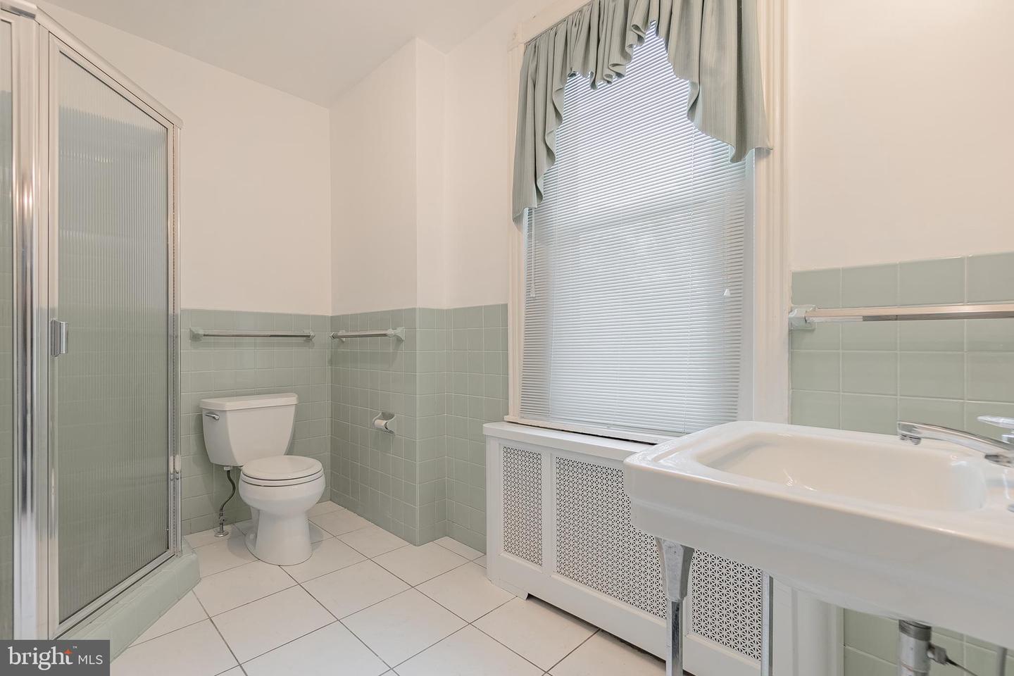 35 W la Crosse Ave #A