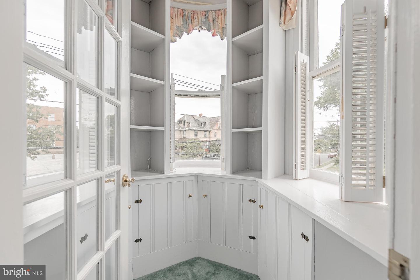 35 W la Crosse Ave #A