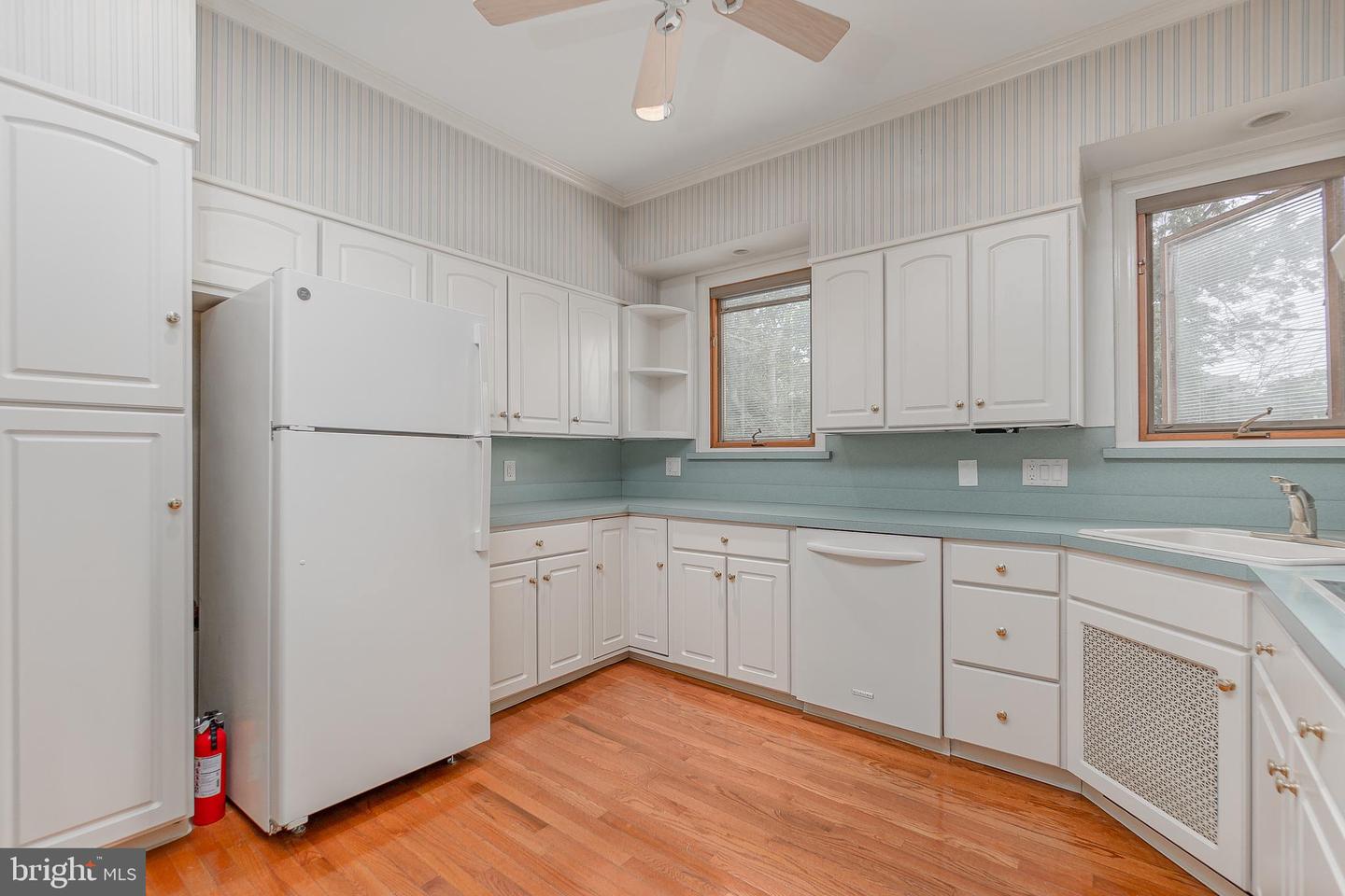 35 W la Crosse Ave #A