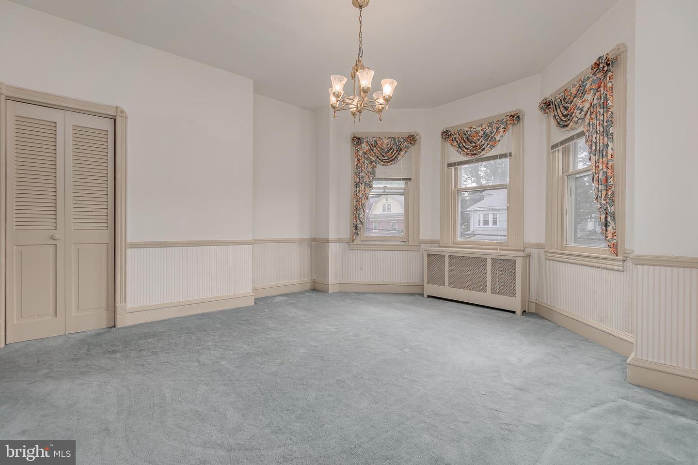 35 W la Crosse Ave #A