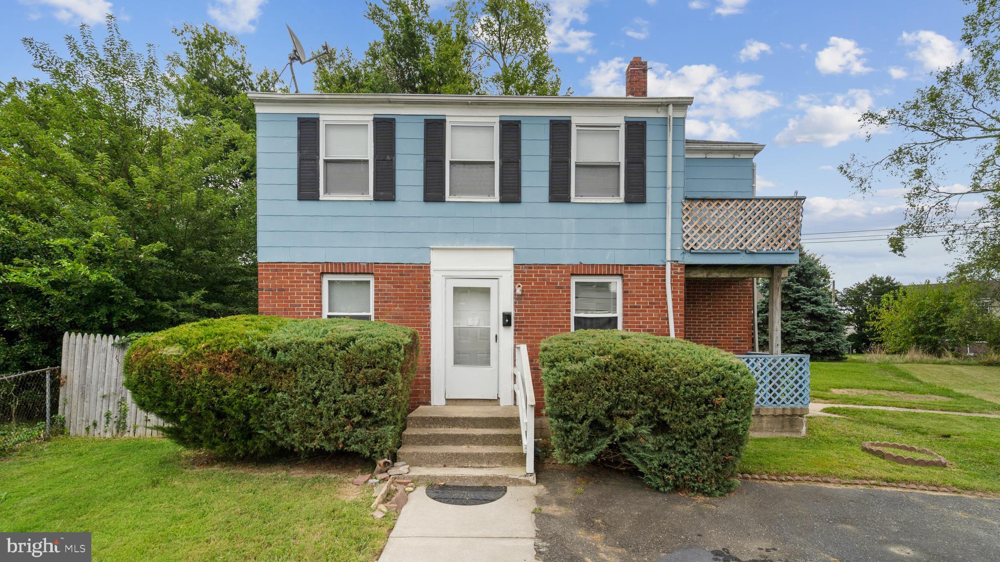211 W Parkway Ave