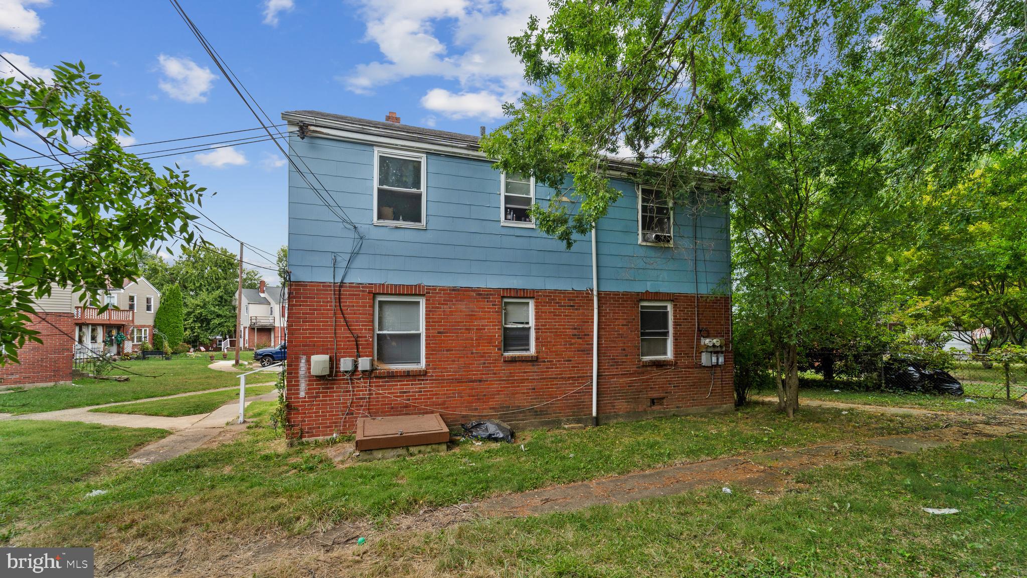 211 W Parkway Ave