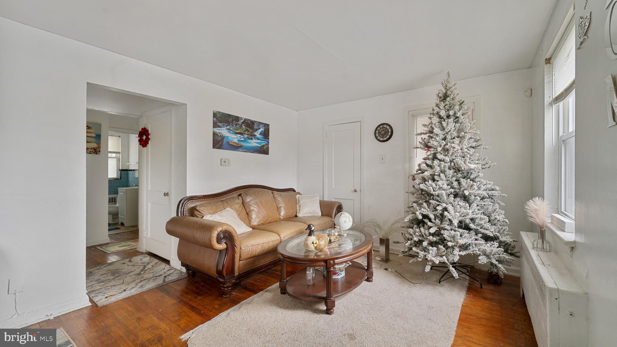 211 W Parkway Ave