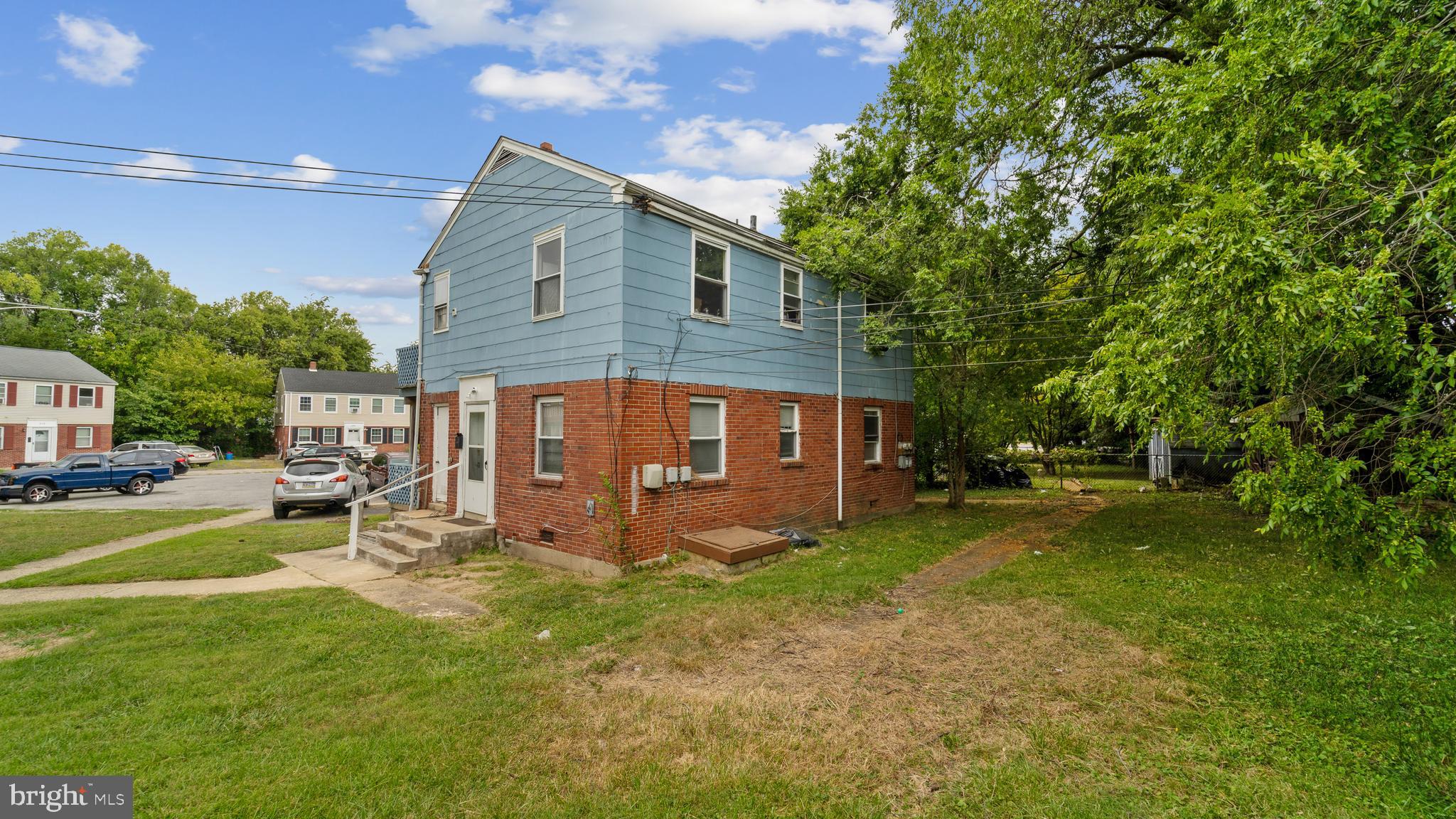 211 W Parkway Ave