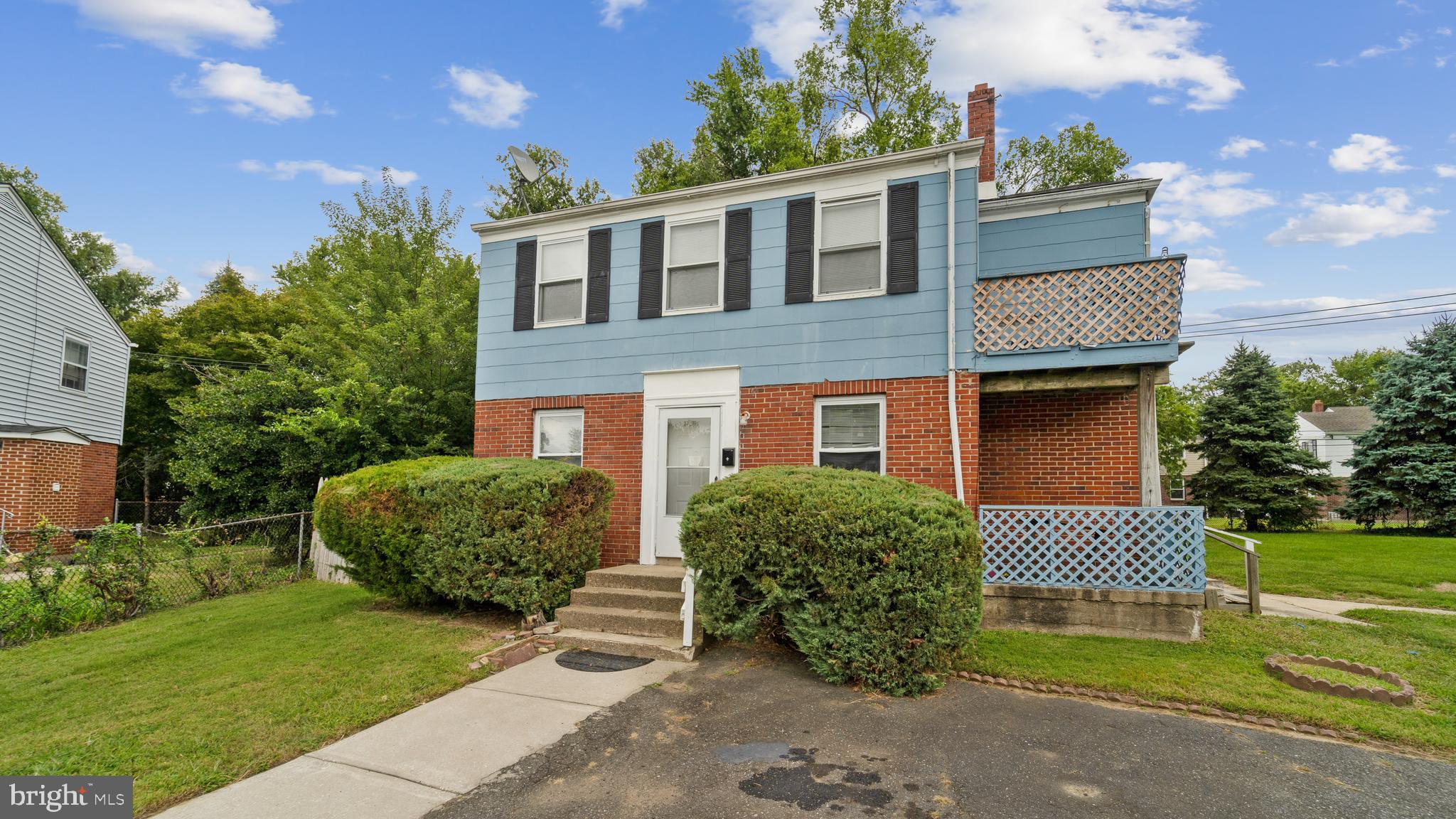 211 W Parkway Ave