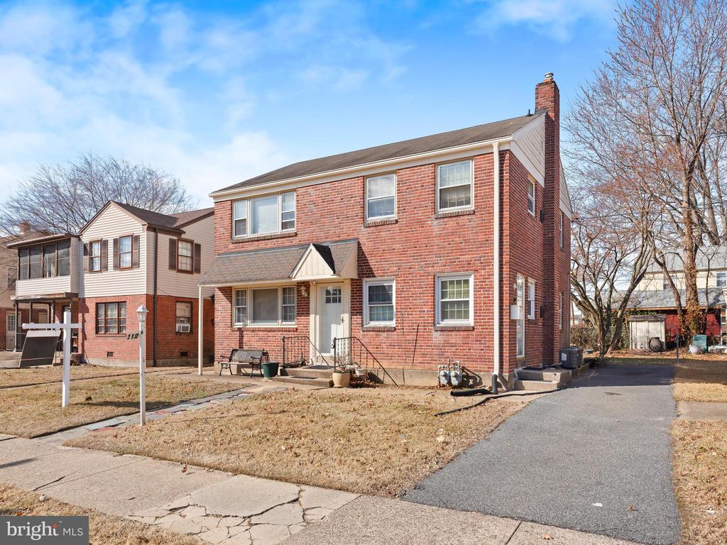 112 W Parkway Ave