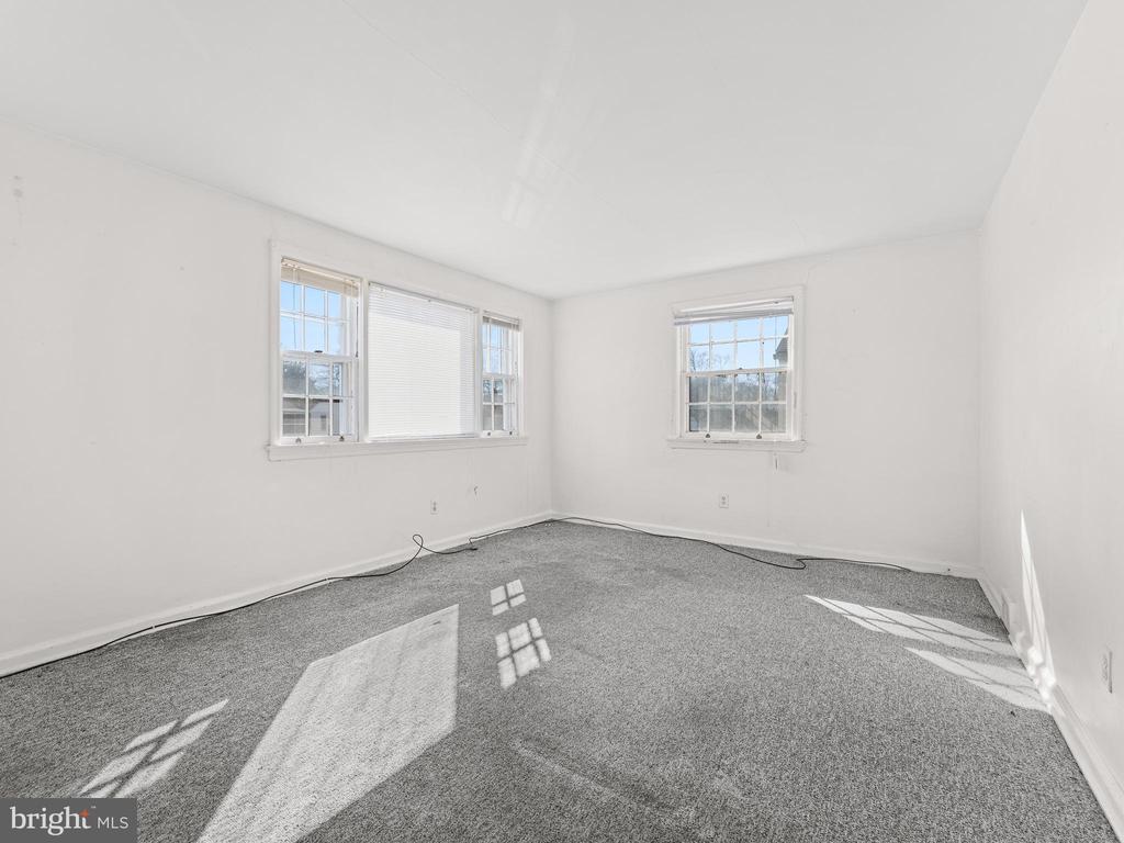 112 W Parkway Ave