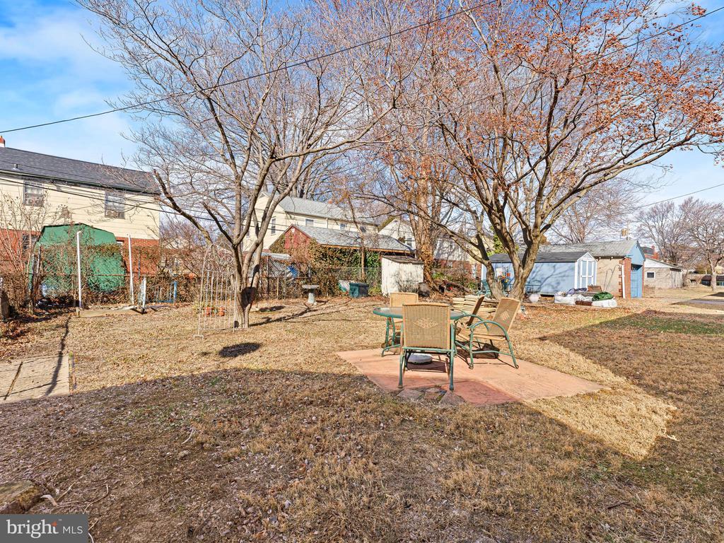 112 W Parkway Ave