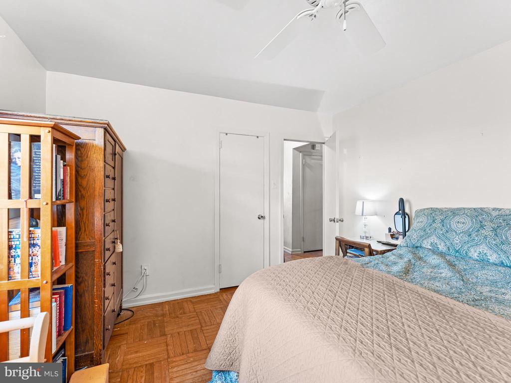 112 W Parkway Ave
