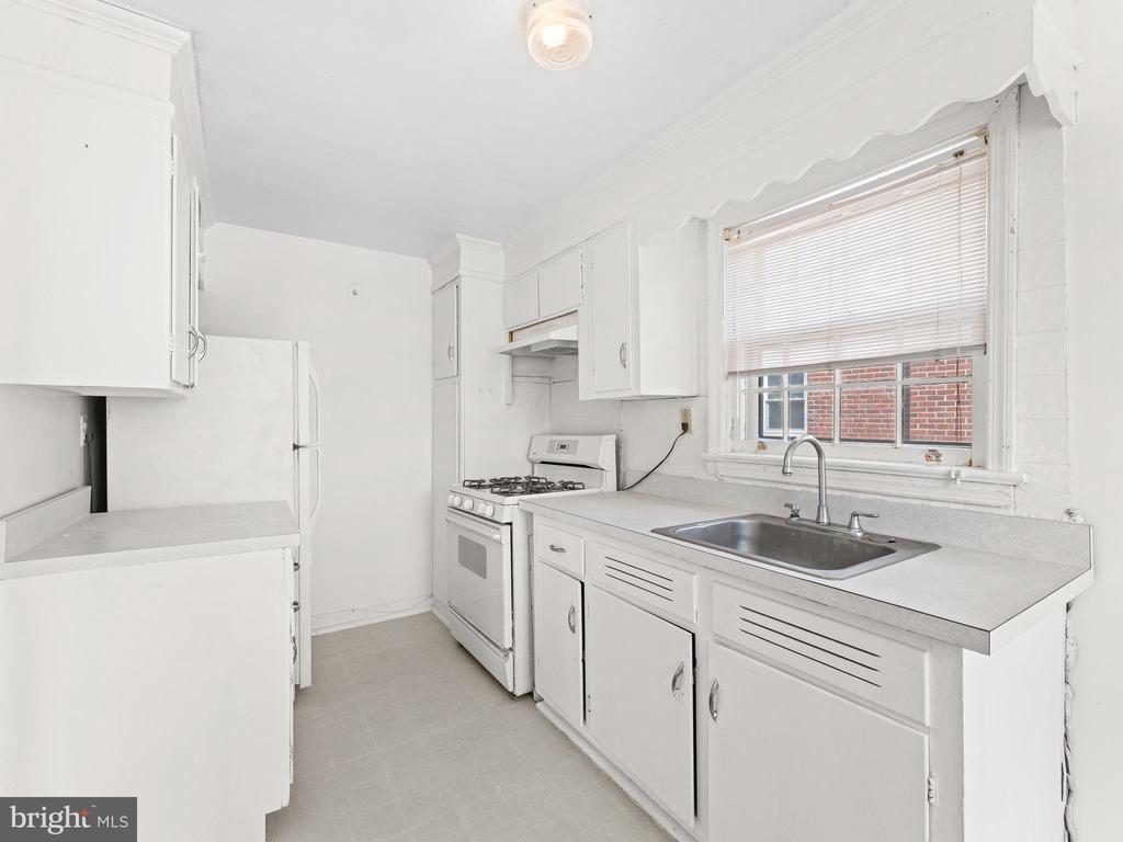 112 W Parkway Ave