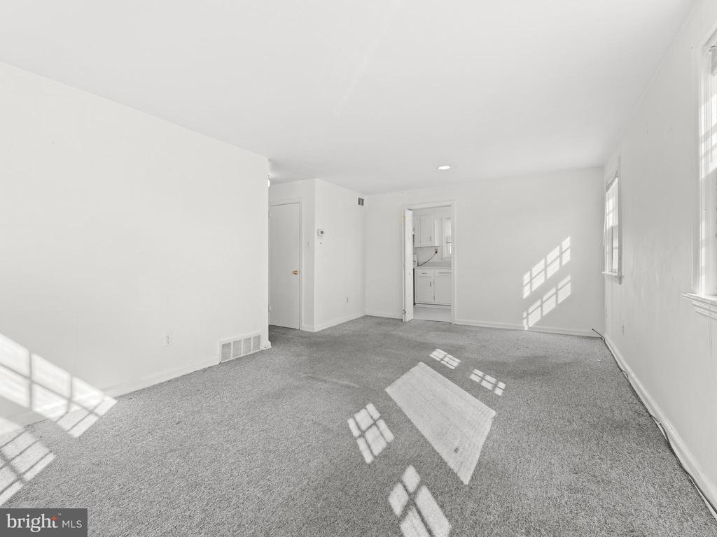 112 W Parkway Ave