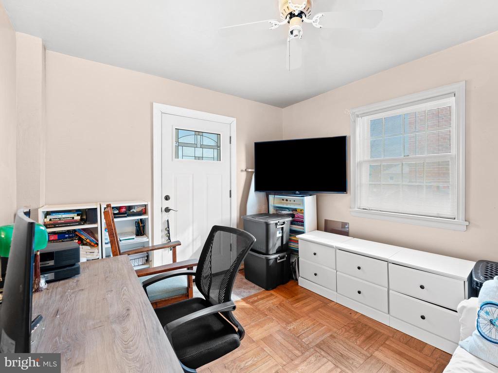 112 W Parkway Ave